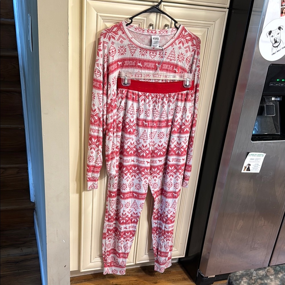 PINK Victoria’s Secret Christmas 🎄 Pajamas